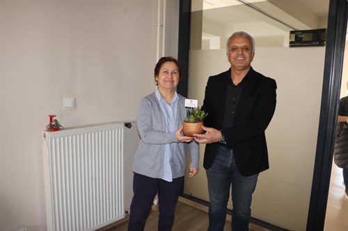 DÜNYA KADINLAR GÜNÜ ÇİÇEĞİ GENEL SEKRETERİMİZDEN